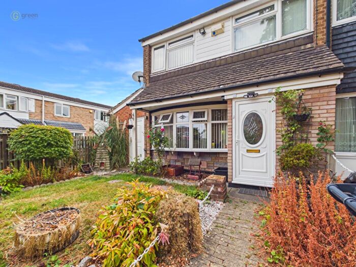 3 Bedroom End Of Terrace House For Sale In Kington Gardens, Chelmsley Wood, B37