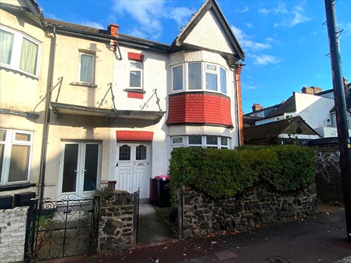 10 Bedroom Apartment To Rent In Westcliff On Sea, SS0