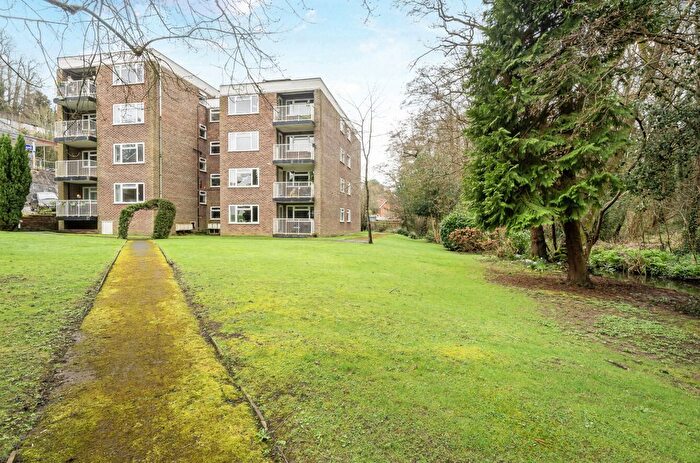 2 Bedroom Flat For Sale In Godalming, Surrey, GU7