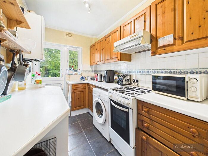3 Bedroom Apartment For Sale In Stanton House, St. Mark's Hill, Surbiton, KT6