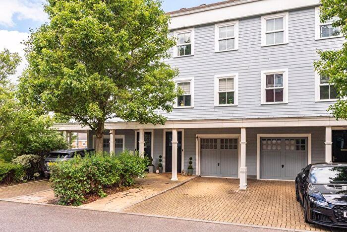 4 Bedroom Terraced House For Sale In Lewiston Close, Worcester Park, KT4