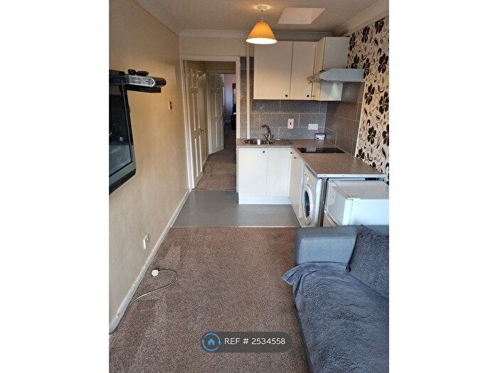 1 Bedroom Flat To Rent In High Wycombe, High Wycombe, HP12