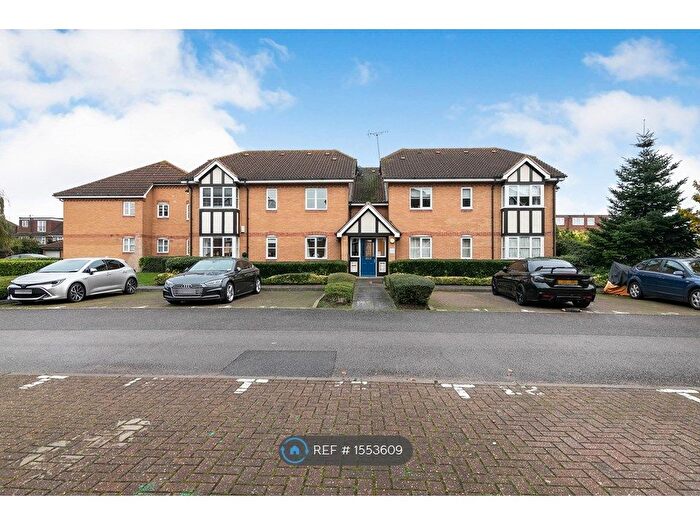 2 Bedroom Flat To Rent In Redwood Gardens, Chingford London, E4