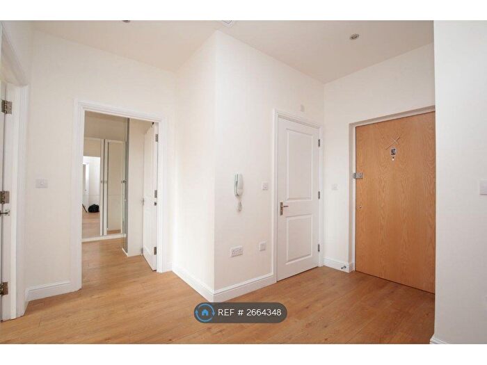 2 Bedroom Flat To Rent In Newton Road, Bletchley, Milton Keynes, MK3