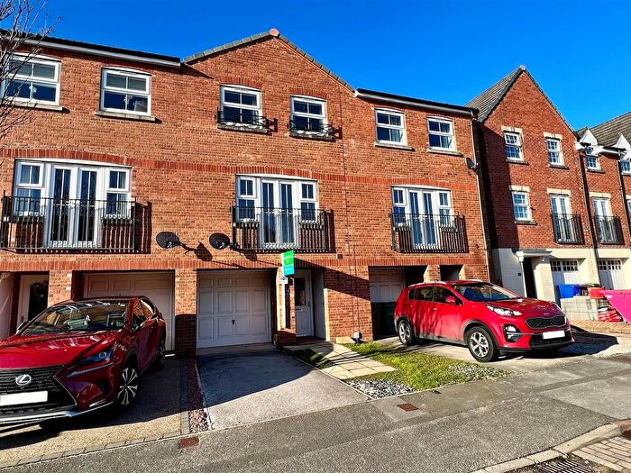 4 Bedroom Town House To Rent In Kings Court, Market Weighton, YO43