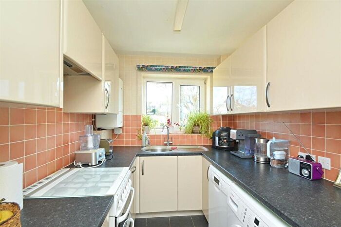 2 Bedroom Flat For Sale In Fantastic Countryside Views * Wroxall, PO38