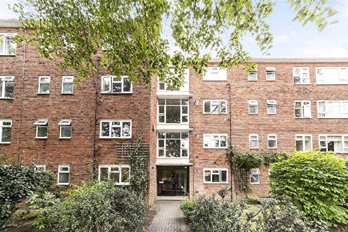 3 Bedroom Flat To Rent In Friars Stile Road, Richmond, TW10