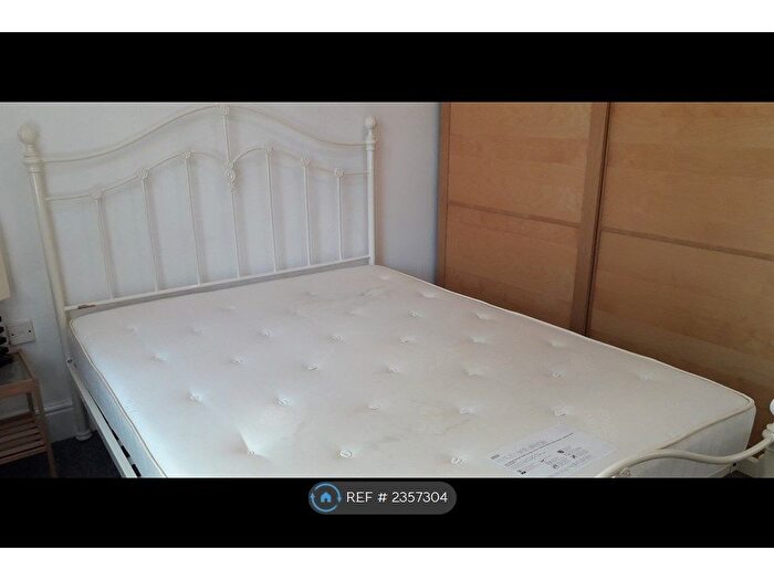 1 Bedroom Flat To Rent In Barlow Moor Road, Manchester, M20