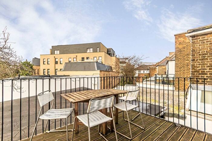 3 Bedroom Flat To Rent In Stephendale Road, London, SW6