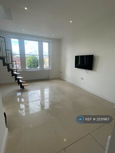 3 Bedroom Flat To Rent In Warham Road, Croydon, CR2