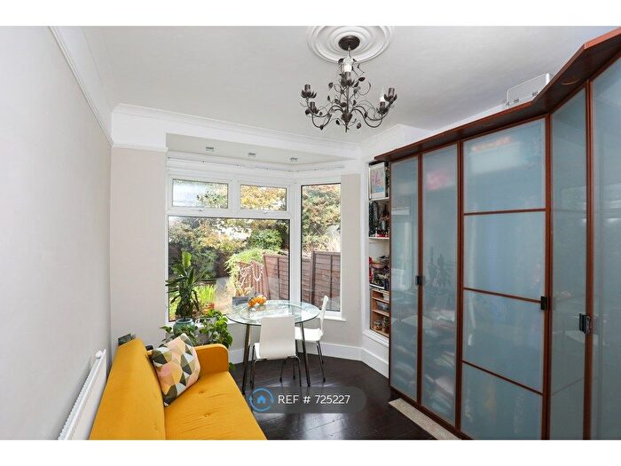 1 Bedroom Flat To Rent In Betchworth Road, Ilford, IG3