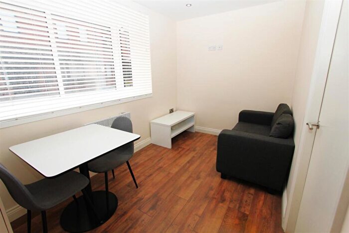 1 Bedroom Flat To Rent In Brunswick Court, Leeds, LS2
