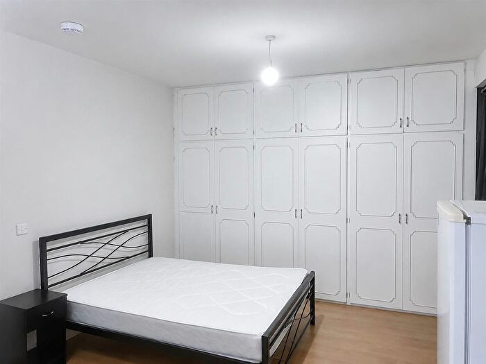 Studio To Rent In Kenton Avenue, Southall, UB1