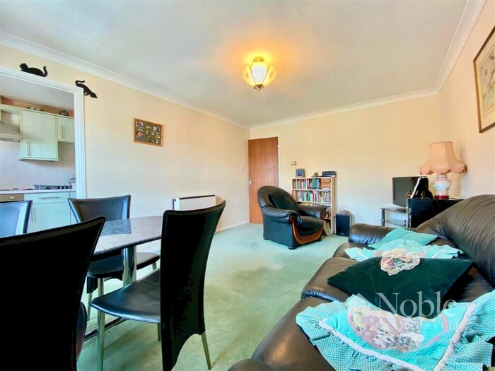 2 Bedroom Flat For Sale In Gresham Road, Brentwood, CM14
