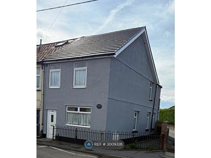 3 Bedroom Semi-detached House To Rent In Beaufort Hill, Ebbw Vale, NP23