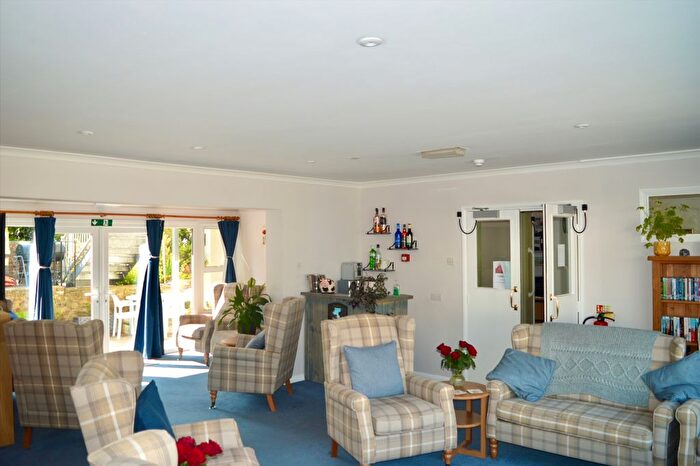 1 Bedroom Flat To Rent In High Street, Honiton, Devon, EX14