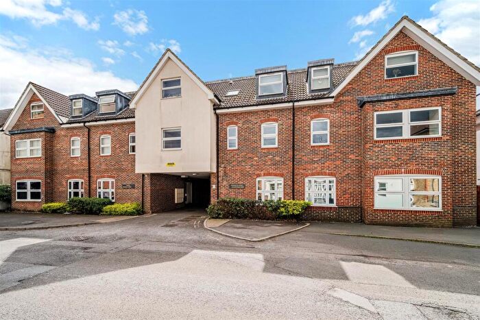 2 Bedroom Apartment To Rent In Holmesdale Road, Reigate, RH2
