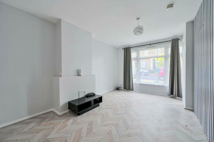 1 Bedroom Flat To Rent In Lorrimore Road, Walworth, London, SE17