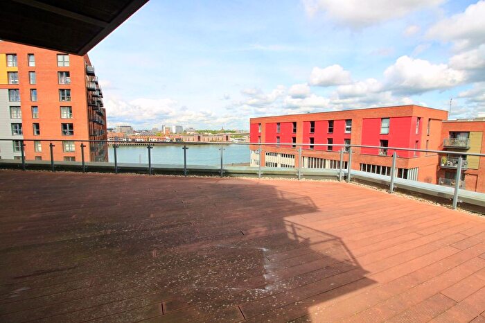 2 Bedroom Flat For Sale In Centenary Plaza, Southampton, SO19
