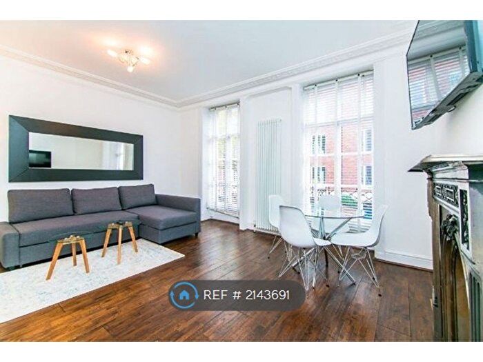 2 Bedroom Flat To Rent In Sandwich House, London, WC1H