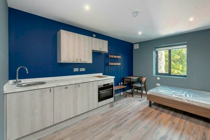 Studio To Rent In Garden Flat Wells Road, Bath, Somerset, BA2