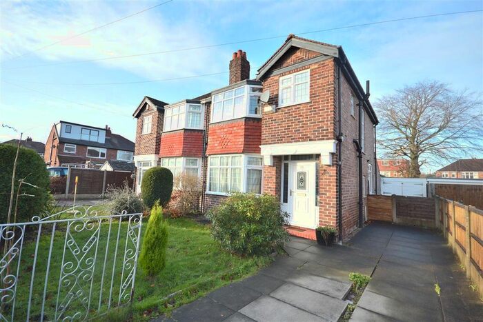3 Bedroom Semi-Detached House To Rent In Oulton Avenue, Sale, M33