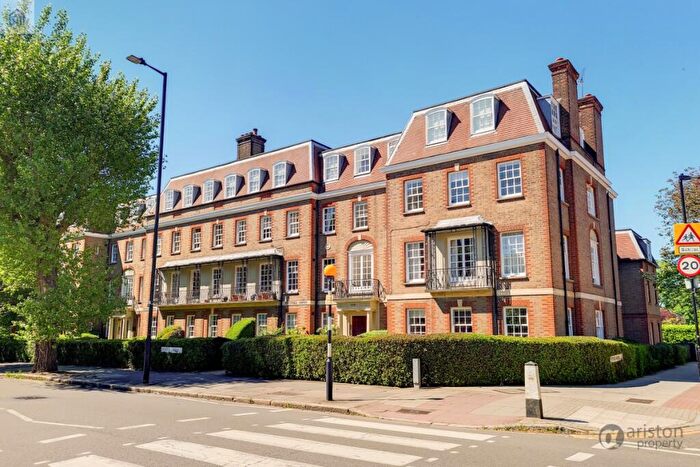 3 Bedroom Flat To Rent In Twyford Court, Twyford Avenue, Muswell Hill, N10