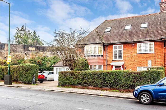 Studio To Rent In Finchley Road, London, NW11