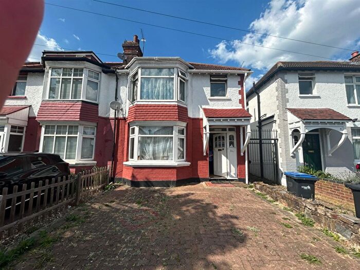 4 Bedroom Property To Rent In Upsdell Avenue, London, N13