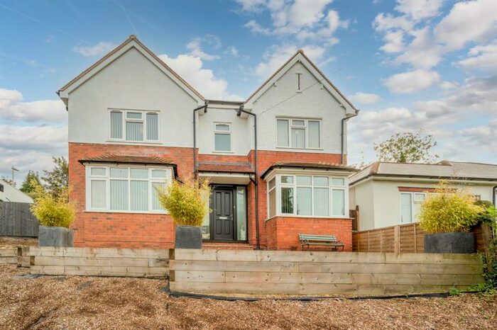 4 Bedroom Detached House To Rent In Worcester Street, Stourbridge, West Midlands, DY8