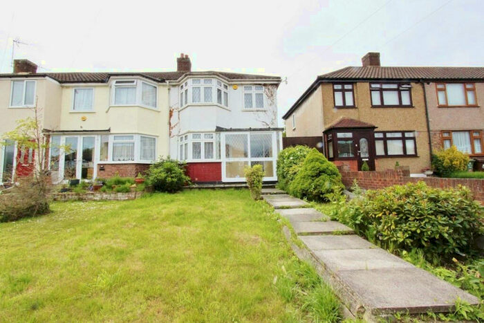 3 Bedroom Terraced House To Rent In Eastbrook Drive, Essex, RM7