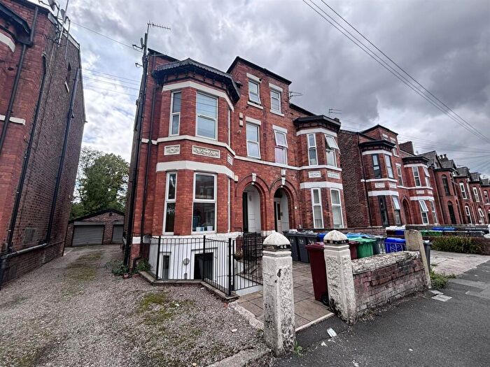 2 Bedroom Flat To Rent In Central Road, West Didsbury, Manchester, M20