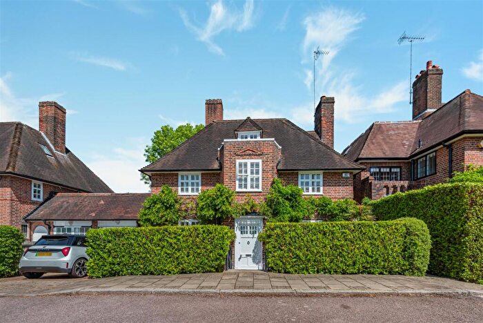 4 Bedroom Detached House For Sale In Cotman Close, NW11