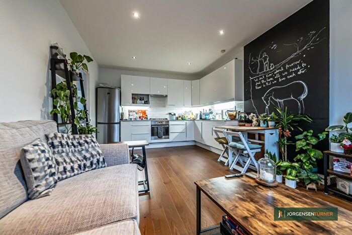 2 Bedroom Flat To Rent In Chichester Road, Kilburn Park, NW6