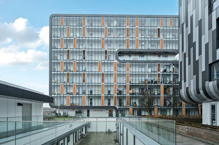 2 Bedroom Apartment For Sale In Love Lane, London, SE18