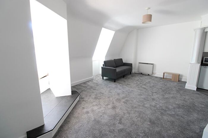 2 Bedroom Flat To Rent In Gallowgate, Flat F, Aberdeen, AB25
