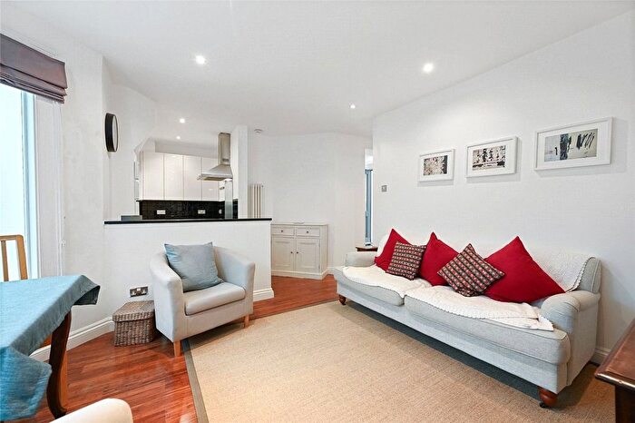 2 Bedroom Flat To Rent In Rylett Road, London, W12