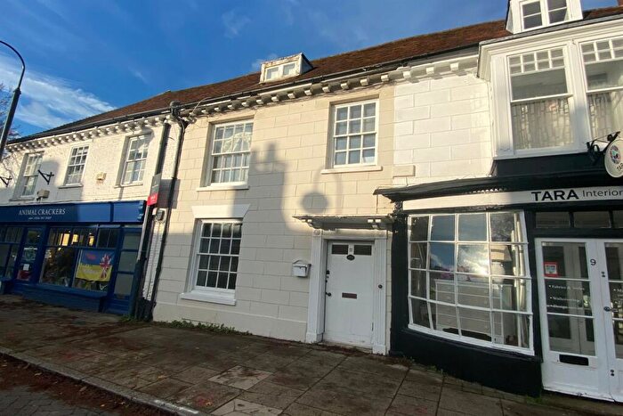 4 Bedroom Terraced House To Rent In Dragon Street, Petersfield, GU31