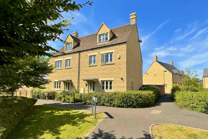 4 Bedroom Semi-Detached House To Rent In Cirencester, Gloucestershire, GL7