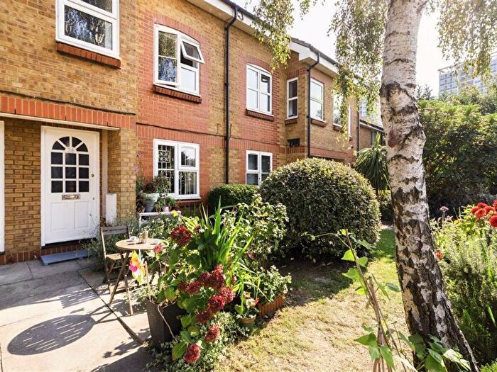 1 Bedroom Flat To Rent In Cadet Drive, London, SE1