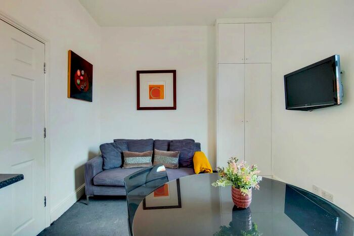 1 Bedroom Flat To Rent In Kings Road, London, SW3