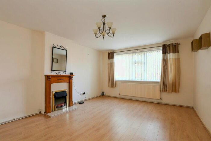2 Bedroom Flat To Rent In Barratt Close, Leicester, LE2