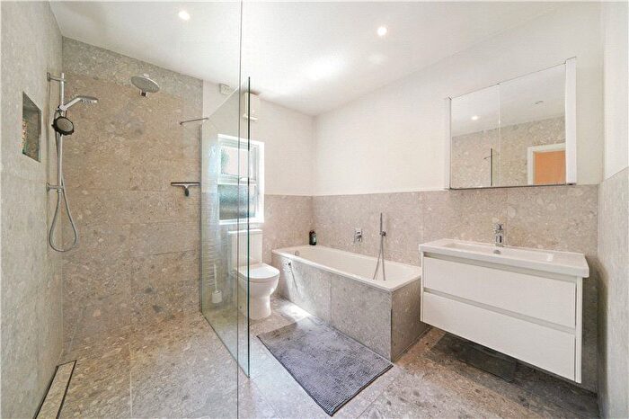 2 Bedroom Detached House For Sale In Camberwell New Road, London, SE5