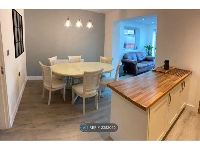 3 Bedroom Semi-Detached House To Rent In Rawsthorne Avenue, Ramsbottom, Bury, BL0