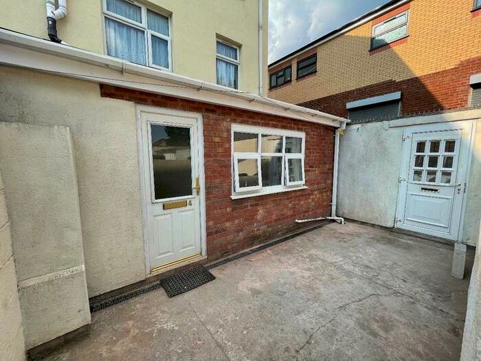 2 Bedroom Flat To Rent In Stourbridge Road, Dudley, DY1