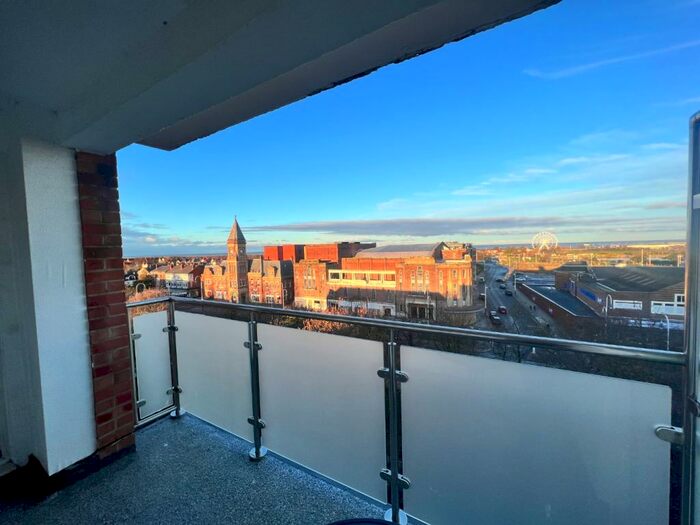 3 Bedroom Penthouse To Rent In Lord Street, Southport, Merseyside, PR8