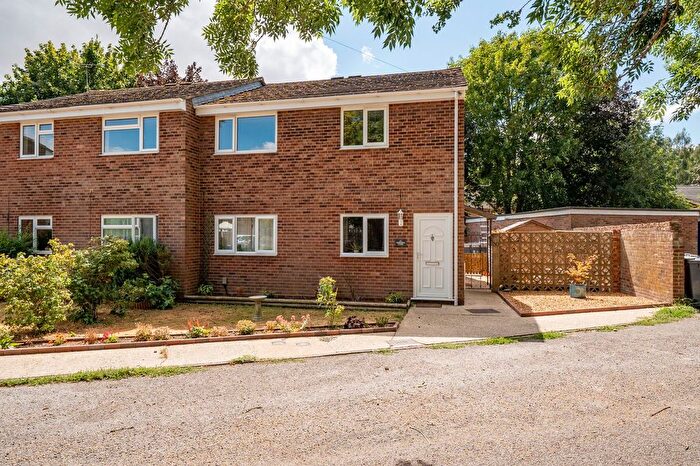 2 Bedroom Property For Sale In Sunnyside Close, Charlton, SP10