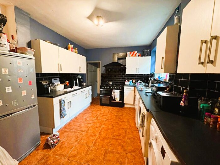 7 Bedroom Semi-Detached House To Rent In Seely Road, Nottingham, Nottinghamshire, NG7