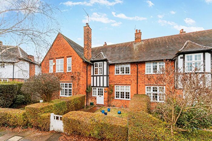 3 Bedroom Terraced House For Sale In Holyoake Walk, W5