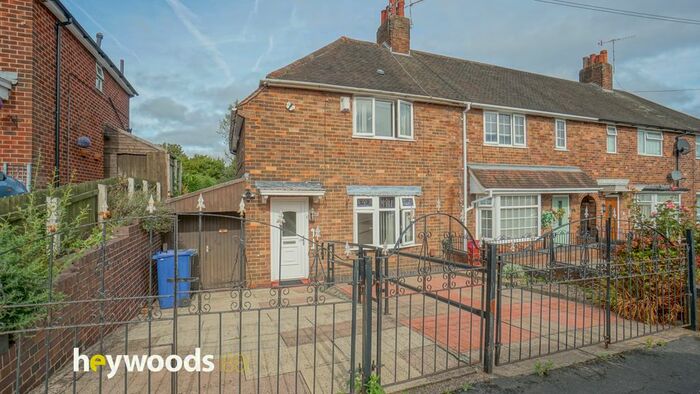 2 Bedroom End Of Terrace House To Rent In St Giles Road, Knutton, Newcastle-Under-Lyme, ST5